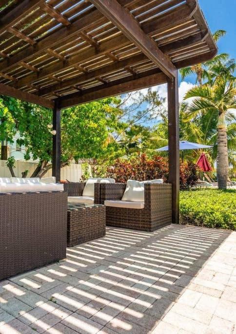 Beach Living At Island Pine Villas Джордж Таун Екстериор снимка
