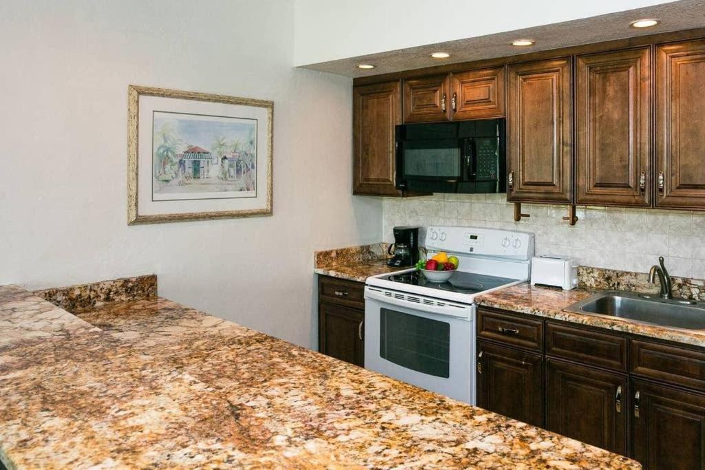 Beach Living At Island Pine Villas Джордж Таун Екстериор снимка