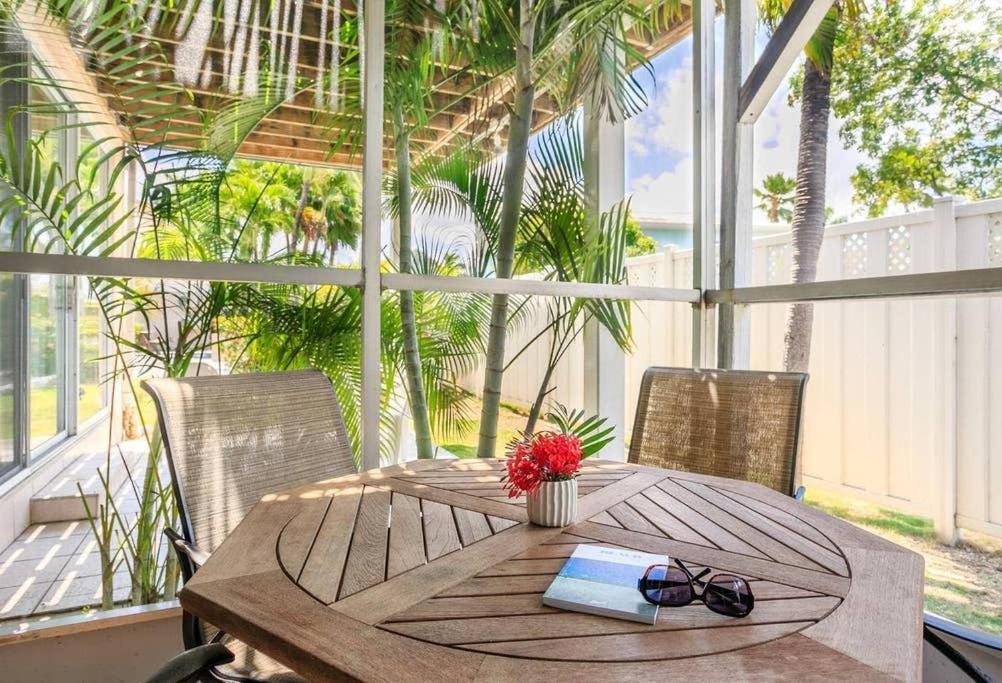 Beach Living At Island Pine Villas Джордж Таун Екстериор снимка