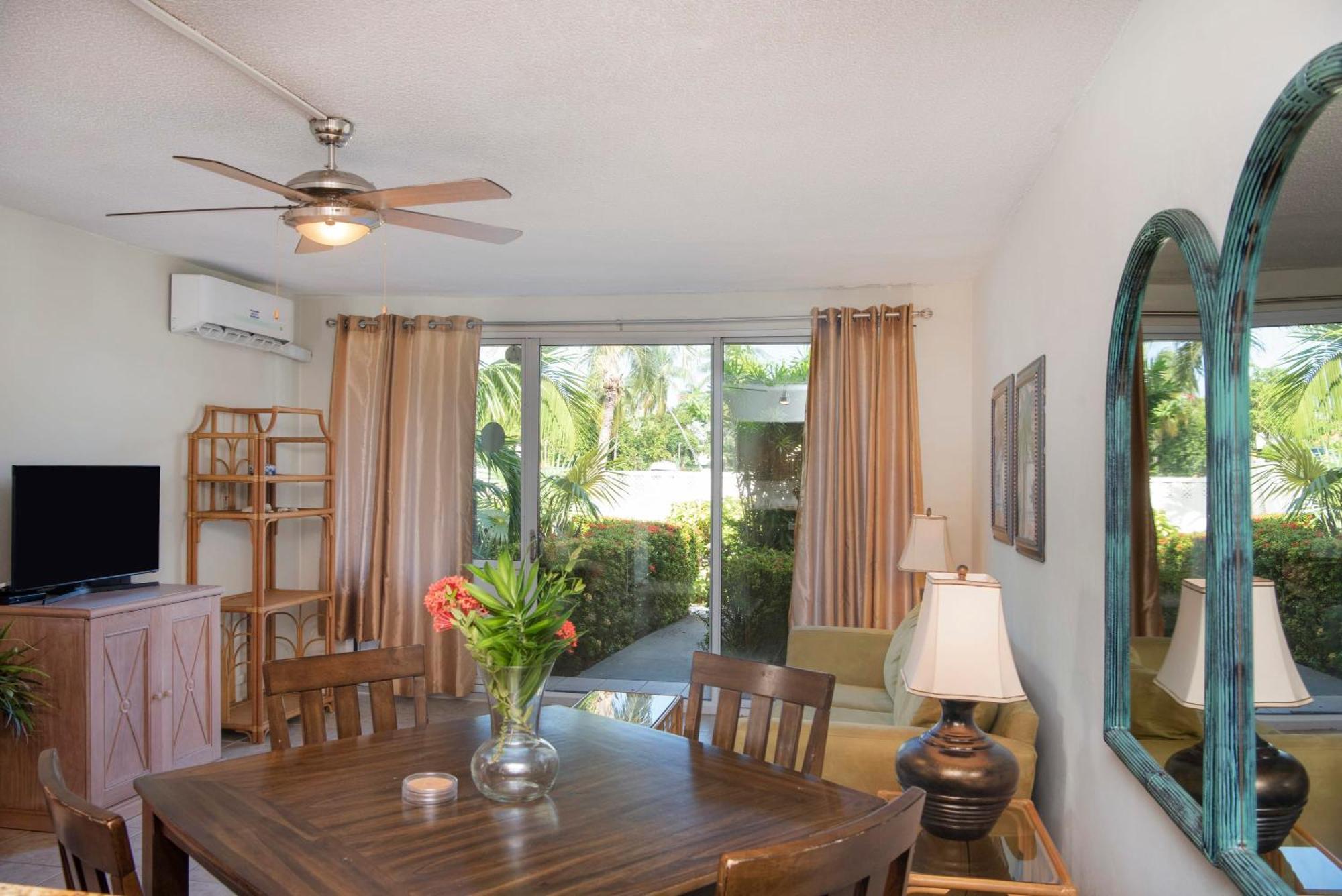 Beach Living At Island Pine Villas Джордж Таун Екстериор снимка